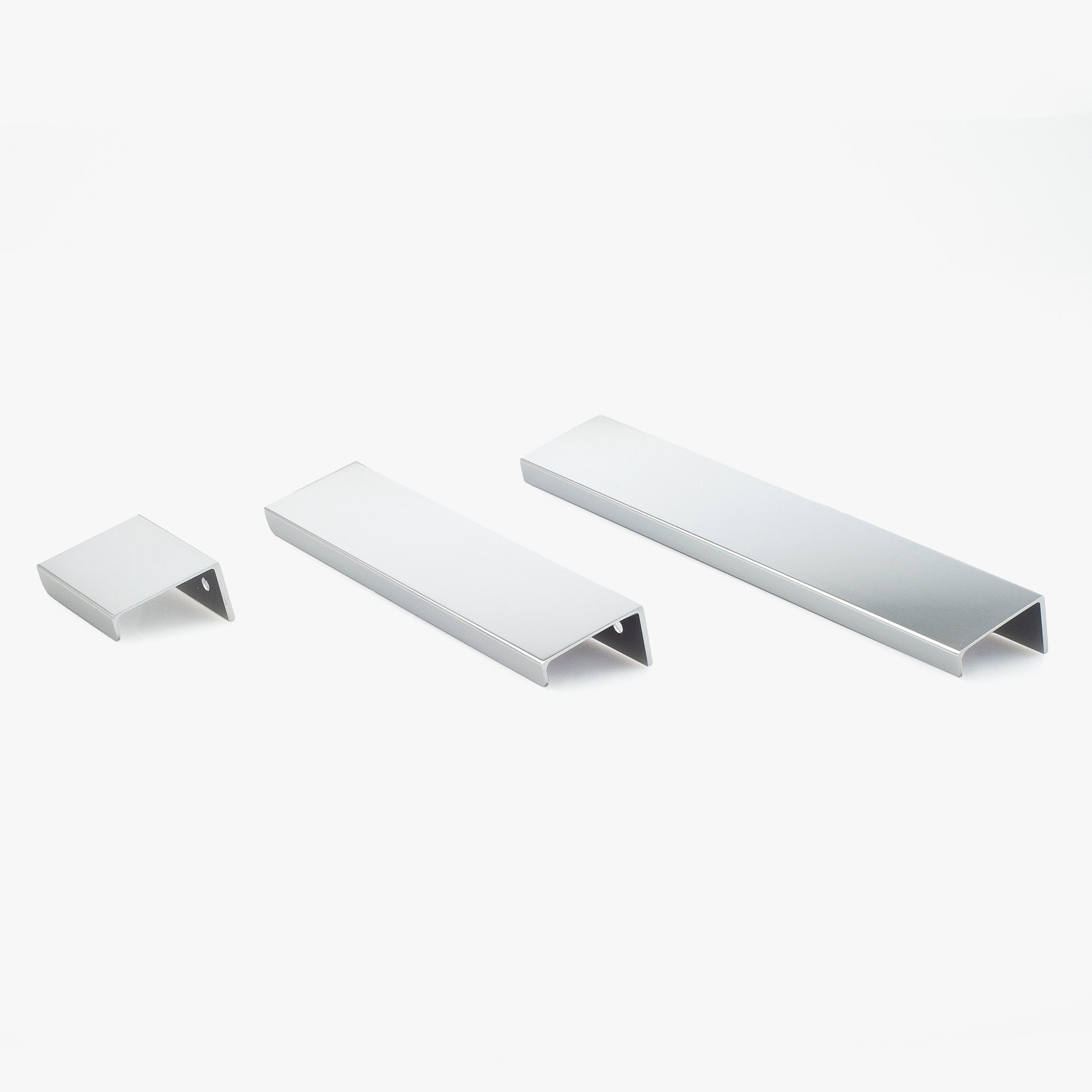 Overlap Pull Handle Silver